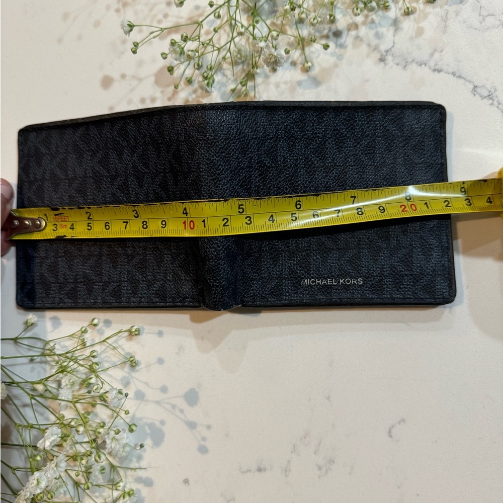 Michael Kors signature logo Wallet - Picture 8 of 9